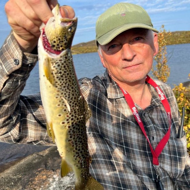 Jørn holding fish