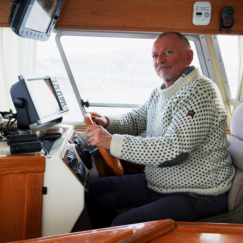 Jørn steering the boat